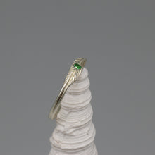 Load image into Gallery viewer, Carved white gold feather ring set with green garnet, size L 1/2