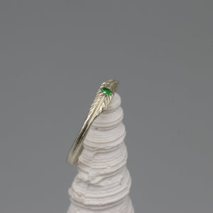 Carved white gold feather ring set with green garnet, size L 1/2