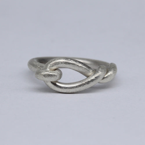 Entwined sterling silver ring by Tamara Gomez 1