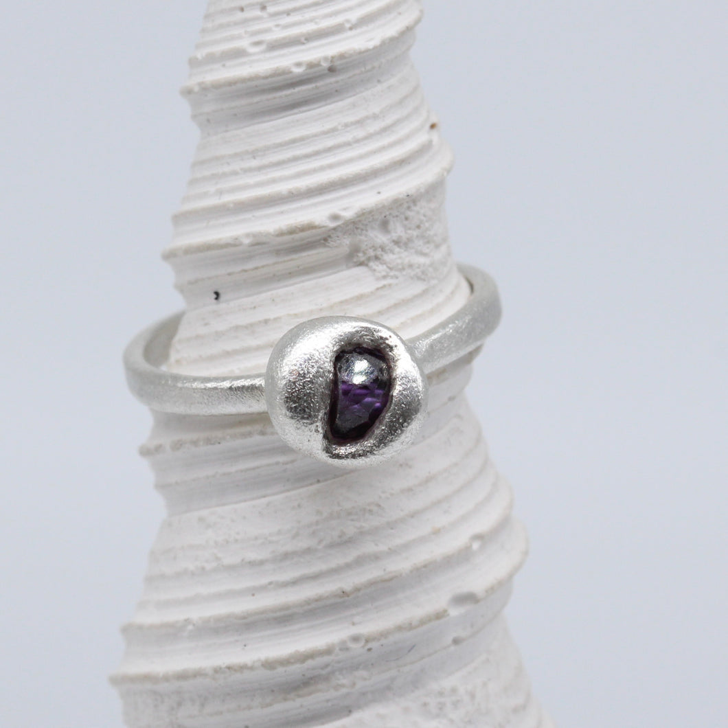 Sculptural purple sapphire ring in sterling silver by Tamara Gomez 1 