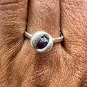 Sculptural purple sapphire ring in sterling silver by Tamara Gomez 2 