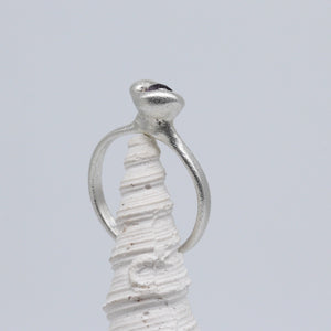 Sculptural purple sapphire ring in sterling silver by Tamara Gomez 3
