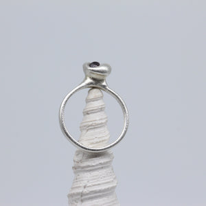 Sculptural purple sapphire ring in sterling silver by Tamara Gomez 4
