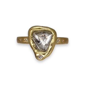 Triangular rough diamond ring in yellow gold by Tamara Gomez