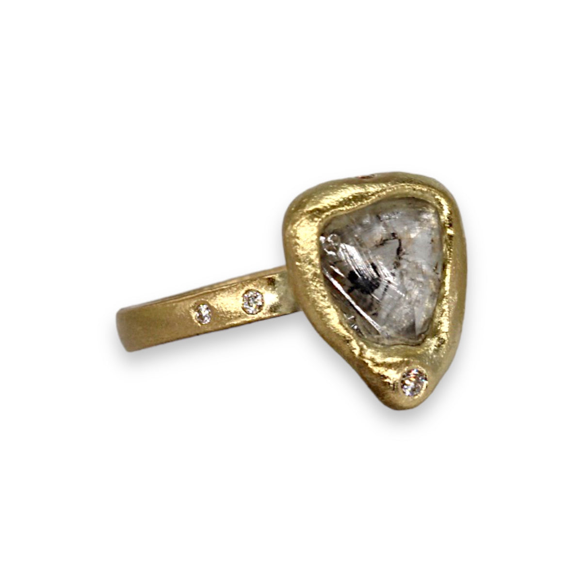 Triangular rough diamond ring in yellow gold by Tamara Gomez