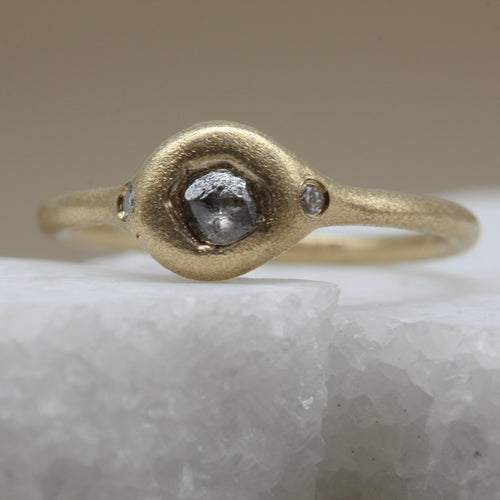 Sculpted rough diamond ring with white diamonds in yellow gold by Tamara Gomez