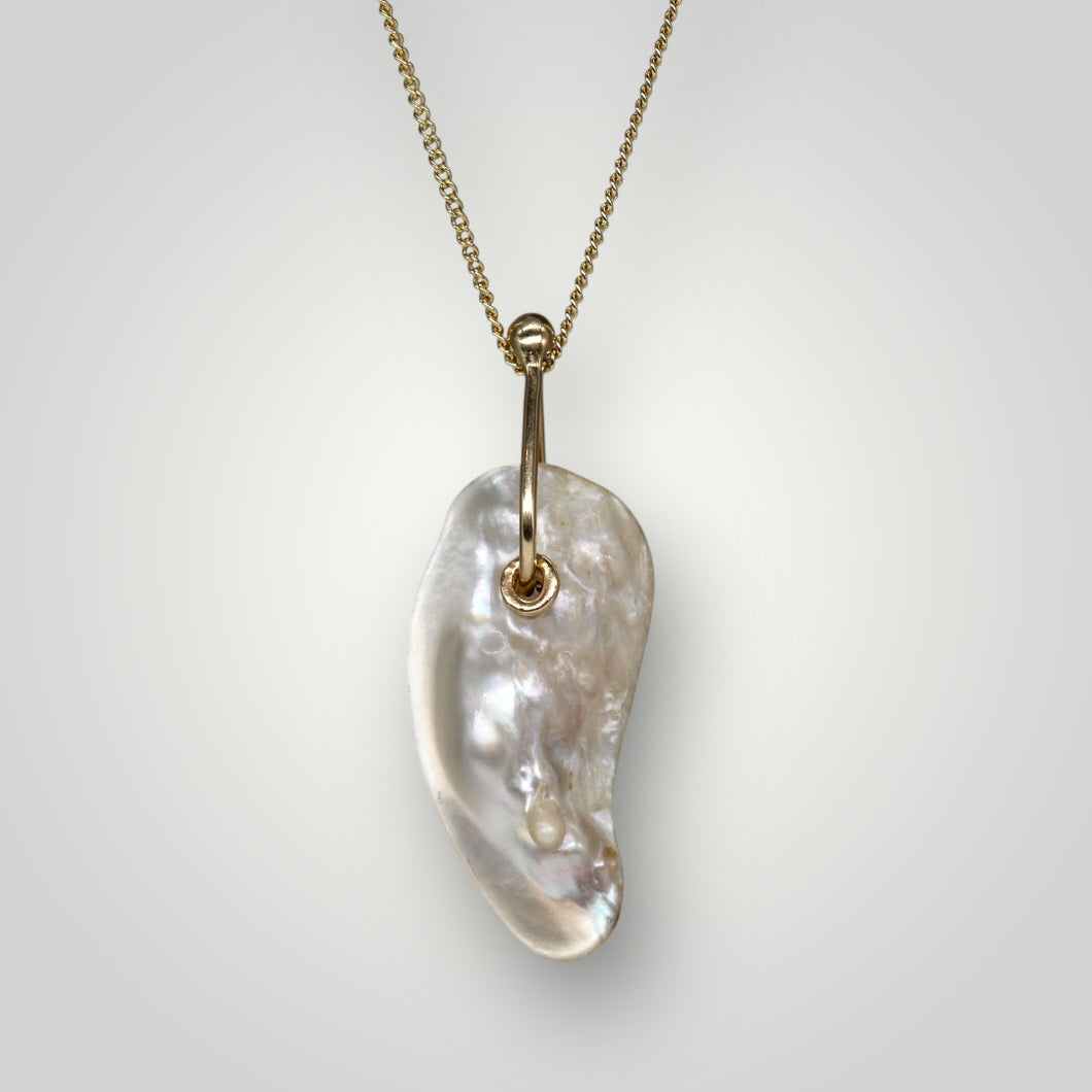 Mother of Pearl Teardrop Necklace in yellow gold