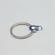 Load image into Gallery viewer, Tamara Gomez MA122 Abacus sterling silver ring with polished Sri Lankan sapphire crystal angled view