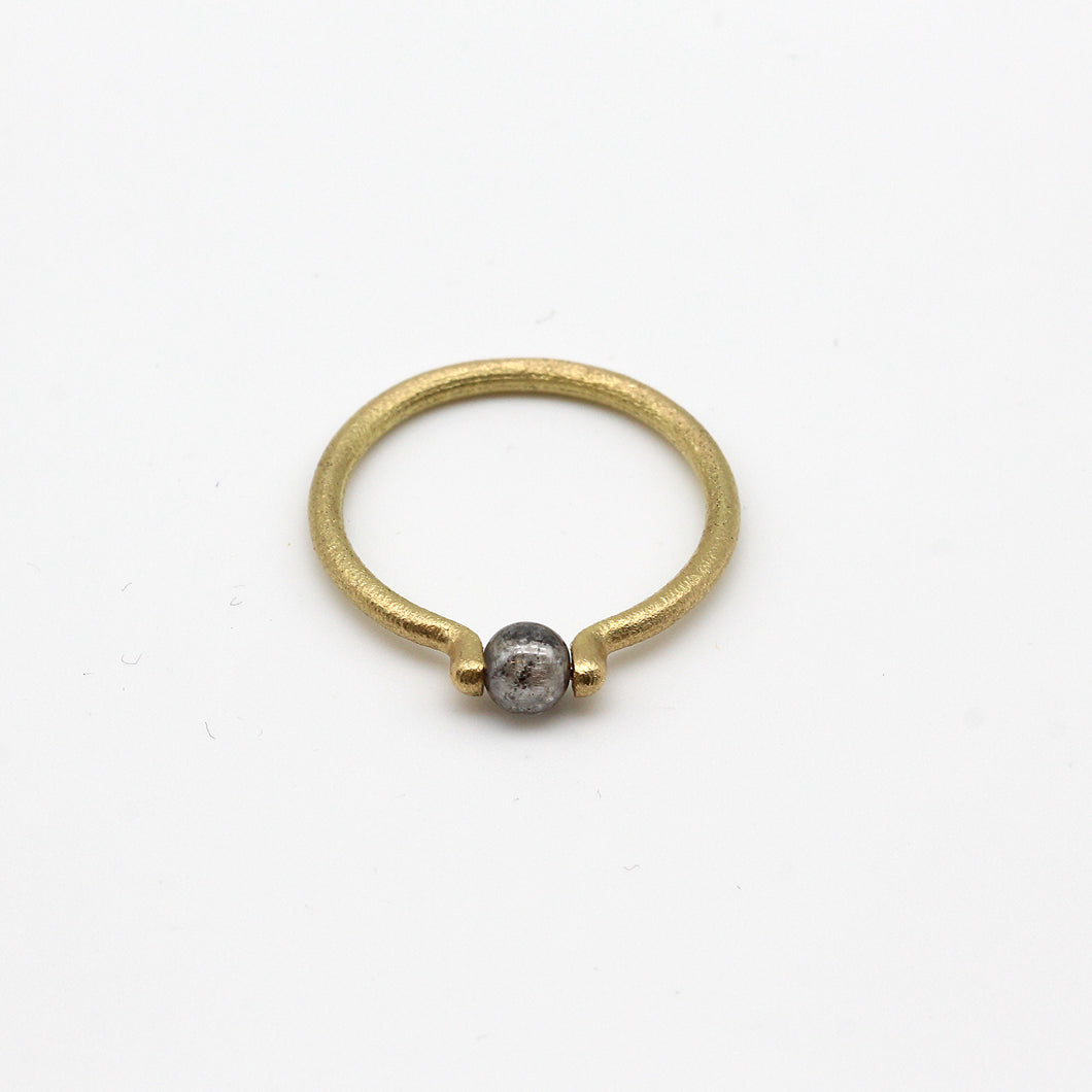 Abacus ring in yellow gold with diamond