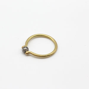 Abacus ring in yellow gold with diamond