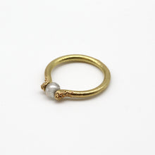 Load image into Gallery viewer, Abacus ring in yellow gold with moissanite