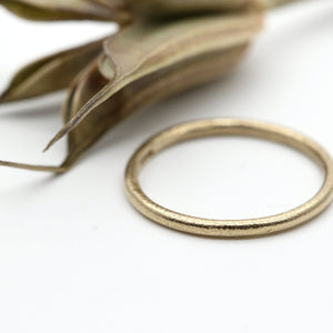 9ct yellow gold wedding ring 1.5mm wide by Tamara Gomez