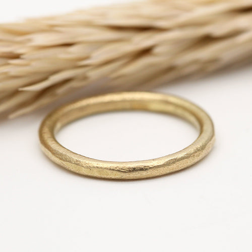 18ct yellow gold wedding ring 2mm wide by Tamara Gomez